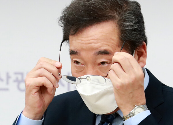 더불어민주당 대선 주자로 나선 이낙연 전 민주당 대표가 2021년 9월 27일 부산시의회에서 열린 기자회견에서 “대장동 의혹에 대한 정부 합동특별수사본부 설치를 촉구한다”고 발언했다. 2021.9.7. 연합뉴스