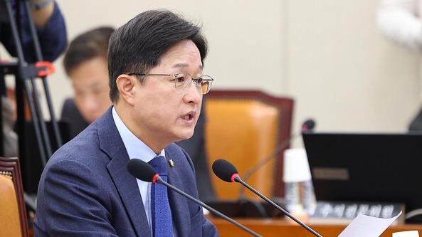 13일 오전 국회에서 열린 중앙선거관리위원회, 진실·화해를위한과거사정리위원회, 소방청 등에 대한 국회 행정안전위원회 국정감사에서 더불어민주당 강병원 의원이 의사진행발언을 하고 있다.2023.10.13. 연합뉴스