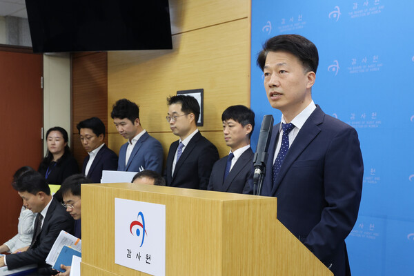 최달영 감사원 제1사무차장이 15일 서울 종로구 감사원 제3별관에서 '주요 국가통계 작성 및 활용실태' 수사요청 관련 발표를 하고 있다. 2023.9.15. 연합뉴스