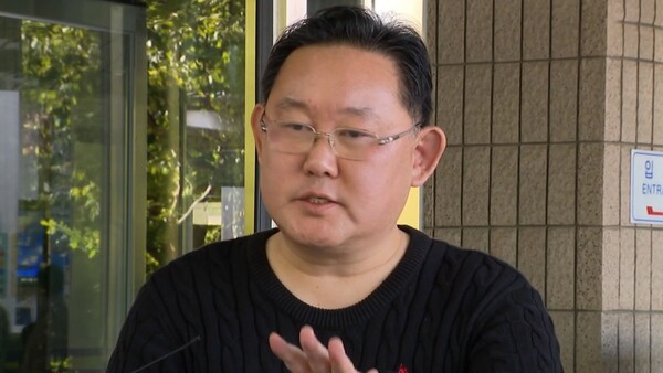 '스폰서 검사' 사건 제보자인 김희석 씨가 지난 5일 “검찰이 뇌물 수수 공무원을 제대로 수사하지 않고, 사건을 덮었다”며 당시 담당 검사들을 고위공직자범죄수사처에 고발했다. 연합뉴스TV 