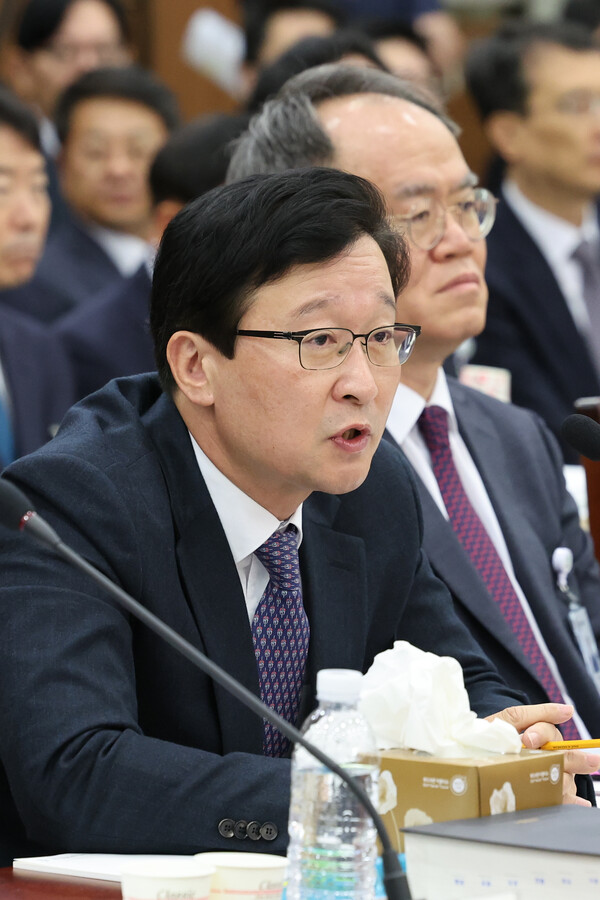 송경호 서울중앙지검장이 17일 오전 서울 서초구 서울고등검찰청에서 열린 국회 법제사법위원회의 서울중앙지검 등 11개 검찰청에 대한 국정감사에서 위원들의 질의에 답하고 있다. 2023.10.17. 연합뉴스