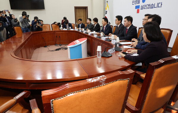 국민의힘 김기현 대표가 16일 국회 당사무실에서 최고위원회의를 하고 있다. 국민의힘은 강서구청장 보궐선거 패배 뒤 사무총장을 비롯한 임명직 당직자가 총사퇴했다. 2023.10.16. 연합뉴스