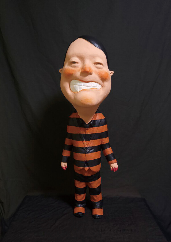 김운성  작 ‘우리들의 슬픈 자화상’(가로24×세로30×높이72cm FRP에 아크릴 채색)