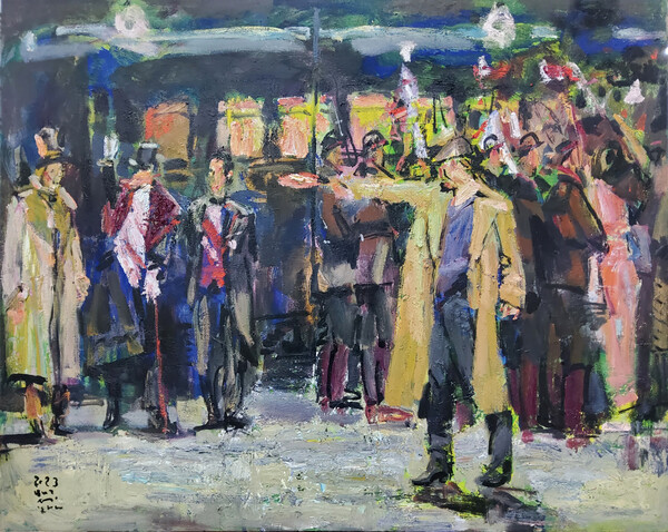 박성완 작 ‘코레아 후라’(72x91cm oil on canvas)“저격하는 순간의 총성으로 하얼빈은 적막하다. 연극으로 되살아난 인물들의 체적에 흐르는 빛을 따라 물감색들을 쌓는다. 흐릿한 형체 속에 총을 겨누는 화면 앞쪽의 사람은 안중근의 모습이다. 뒤로는 인파들을 가로막은 군인들의 모습이 있다. 왼편으로 두툼한 옷을 입은 세 명의 인물은 안중근의 총에 쓰러진다. 첫발의 총알이 반동을 남기고 총구에서 나와 민족의 심판을 실행하는 순간이다. 코레아 후라!”