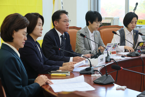 정의당 배진교 원내대표가 25일 국회에서 열린 의원총회에서 발언하고 있다. 2023.10.25. 연합뉴스