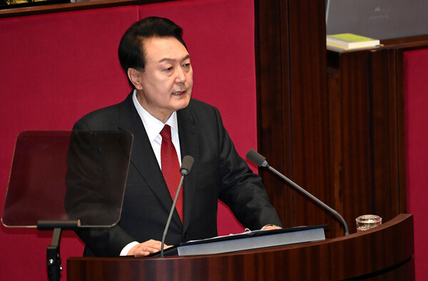 윤석열 대통령이 31일 오전 국회에서 내년도 정부 예산안에 대한 시정연설을 하고 있다. 2023.10.31 [공동취재] 연합뉴스