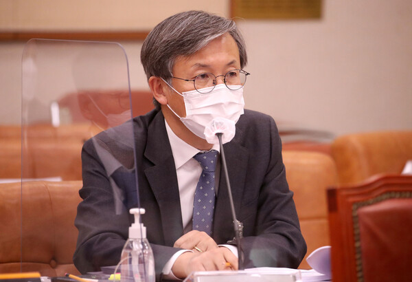 한동수 대검찰청 감찰부장이 2020년 10월 22일 서울 여의도 국회에서 열린 법제사법위원회의 대검찰청에 대한 국정감사에서 의원 질의에 답변하고 있다. 2020.10.22. 연합뉴스