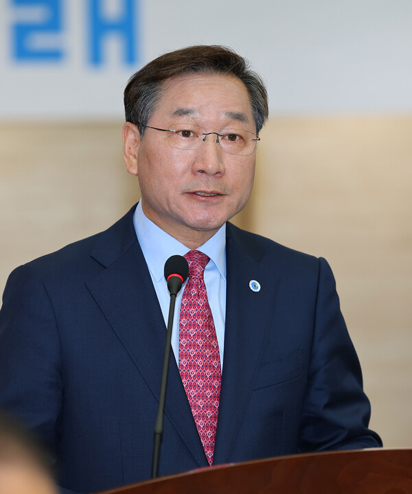 19일 인천시 남동구 인천시청에서 열린 국회 행정안전위원회의 인천시에 대한 국정감사에서 유정복 인천시장이 인사말을 하고 있다. 2023.10.19. 연합뉴스