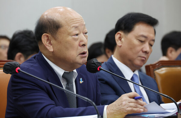 30일 국회에서 열린 운영위원회 전체회의에서 송두환 국가인권위원장이 의원 질의에 답변하고 있다. 2023.8.30. 연합뉴스