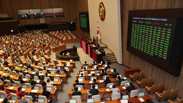 9일 국회 본회의에서 노란봉투법 상정안 투표 결과가 나오고 있다. 노란봉투법과 방송3법은 이날 야당 단독으로 본회의에서 통과됐다. 2023.11.9. 연합뉴스