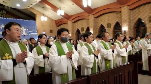 13일 오후 경기도 의정부교구 주교좌성당에서 ‘오염된 바다, 흔들리는 민주주의를 우려하는 월요시국기도회’가 열리고 있다. 2023.11.13. 천주교정의구현전국사제단 유튜브 채널 갈무리