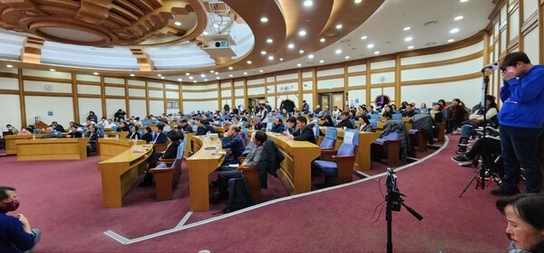 강당이 가득 찬 윤미향 북 콘서트 - 윤미향 의원실