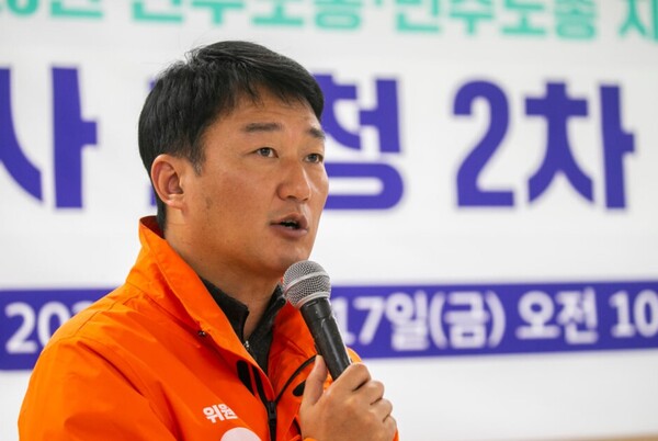 17일 오전 서울 정동 민주노총에서 열린 민주노총 직선 4기 위원장선거 합동 토론회에서 기호 1번 '압도하라 민주노총' 선본의 위원장 후보인 양경수 현 민주노총 위원장이 발언하고 있다. 2023.11.17. 노동과세계 제공