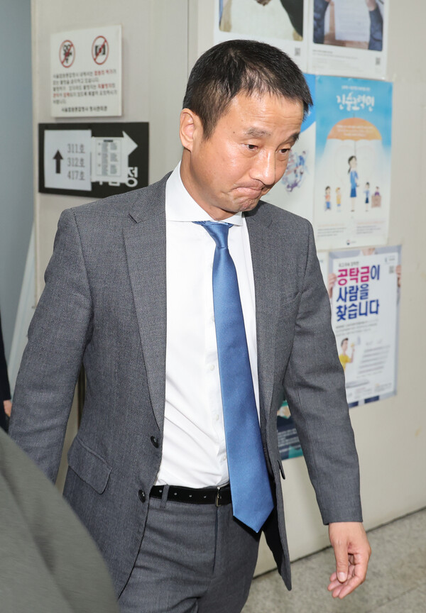 문재인 정부 청와대의 '울산시장 선거 개입 의혹'으로 기소된 더불어민주당 한병도 의원이 29일 오후 서울 서초구 서울중앙지법에서 열린 선고공판을 마친 뒤 법정을 나서고 있다. 2023.11.29. 연합뉴스
