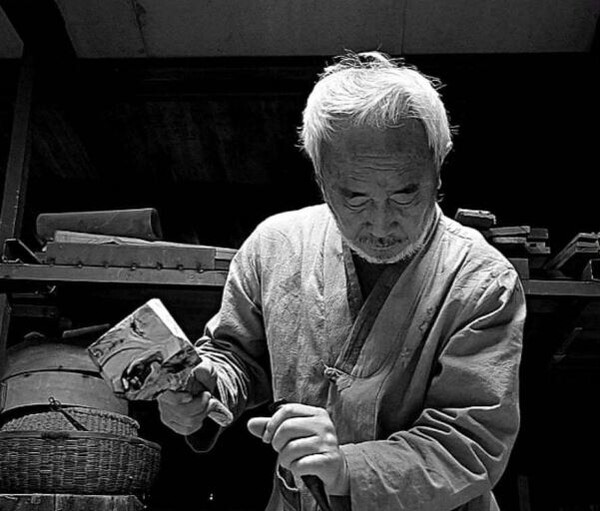 한국민족예술단체총연합(한국민예총)은 지난달 29일 충남 부여청소년수련원에서 '2023 한국민족예술인대회'를 열고 8년 만에 제 20회 민족예술상을 시상했다. 사진은 일반부문 수상자인 정봉진 작가. 2023.12.2. 사진 한국민예총 제공