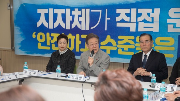 더불어민주당 이재명 대표가 6일 오후 서울 강서구 방화초등학교에서 열린 온동네 초등돌봄 현장간담회에서 인사말을 하고 있다. 2023.12.6 [국회사진기자단]