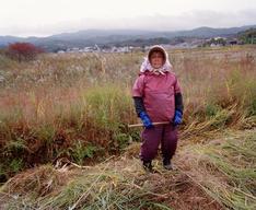 농사를 짓던 이케디 사츠키는  고향을 잃었다는 상실감에 망연자실했다. greenpeace.org