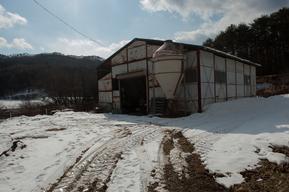 텅 비어있는 하세가와 켄이치의 외양간. greenpeace.org