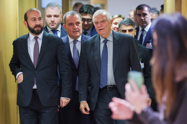  벨기에 브뤼셀의 유럽이사회에서 유럽연합(EU)-동구파트너십 각료회의를 마치고 나오는 호세프 보렐 EU외교안보 고위대표(앞줄 오른쪽 첫번째). 2023. 12. 11 [EPA=연합뉴스]