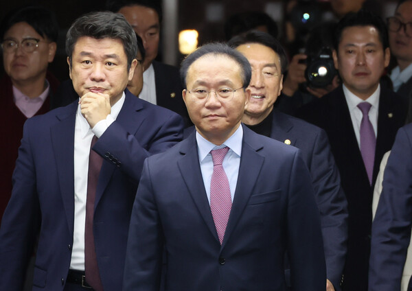 국민의힘 윤재옥 당대표 권한대행이 15일 오전 국회에서 열린 비상의원총회에 참석하고 있다. 2023.12.15. 연합뉴스