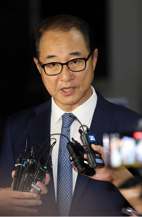 더불어민주당 '전당대회 돈봉투 의혹' 피의자인 무소속 이성만 의원이 4일 구속영장이 기각돼 경기도 의왕 서울구치소에서 나와 취재진 질문에 답하고 있다. 2023.8.5. 연합뉴스