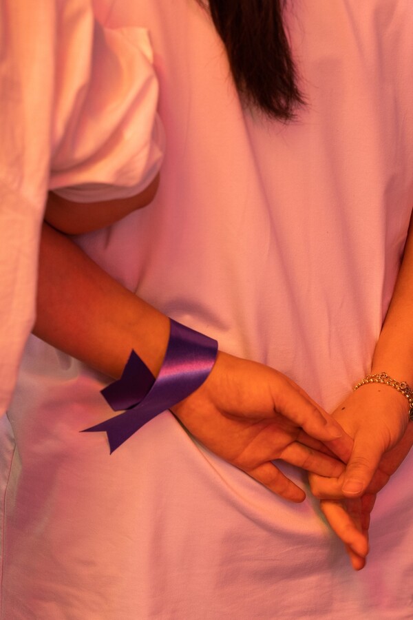 ​6월 8일 용주골 성매매집결지 강제 폐쇄 반대 집회에 참여한 성노동자의 뒷모습. ©곽예인, 무단전재 및 재배포 금지