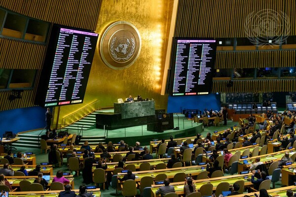 12일 뉴욕 유엔본부에서 열린 제45차 유엔 긴급특별총회에서 가자전쟁 즉각 휴전 결의안을 표결한 결과193개국 중에서 미국과 이스라엘을 포함해 단 10개국만 반대한 것으로 나타났다. 찬성은 153개국, 기권은 23개국이었다. 2023. 12. 15. [유엔총회 홈페이지] 시민언론 민들레.