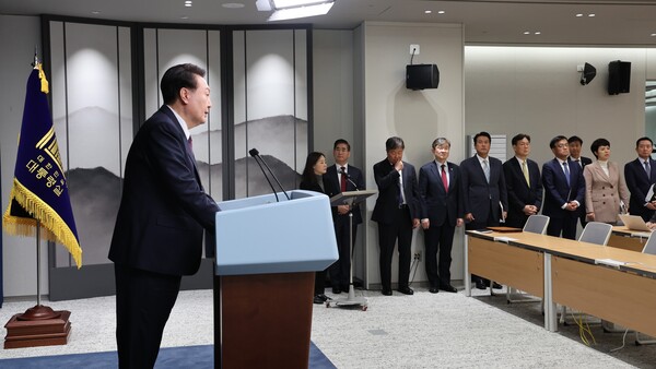 윤석열 대통령이 29일 서울 용산 대통령실 청사에서 2030엑스포 부산 유치 실패와 관련해 대국민 담화를 하고 있다. 2023.11.29. 연합뉴스