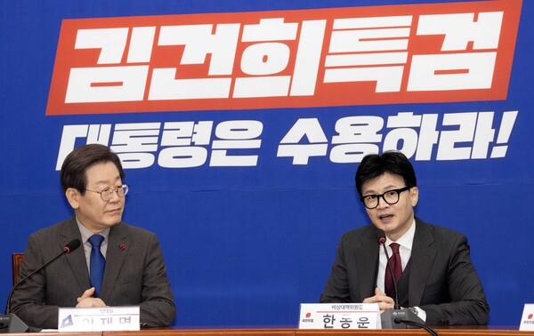 더불어민주당 이재명 대표와 만난 국민의힘 한동훈 비상대책위원장이 29일 국회 민주당 대표실에서 발언하고 있다. 2023.12.29 [공동취재] 연합뉴스