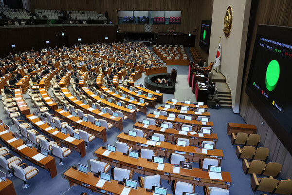 28일 국회 본회의에서 '대장동 50억 클럽' 특검법이 통과되고 있다. 국민의힘은 표결 전 퇴장했다. 2023.12.28. 연합뉴스