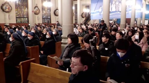 8일 오후 인천 답동 주교좌 성당에서 '오염된 바다, 흔들리는 민주주의를 우려하는 월요 시국기도회'가 열리고 있다.2024.1.8. 오마이TV 갈무리