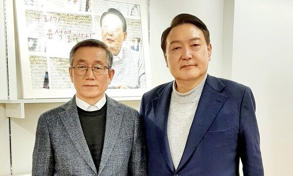 이낙연의 최측근이었던 정운현 전 국무총리 비서실장(왼쪽)은 지난 대선 막판에 윤석열 후보 지지를 선언해서 충격을 줬다.