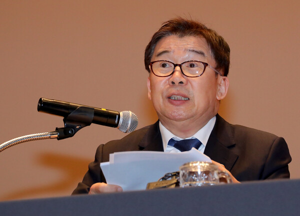 유철환 국민권익위원장이 11일 오전 정부세종청사 대강당에서 열린 취임식에서 취임사를 하고 있다. 2024.1.11. 연합뉴스