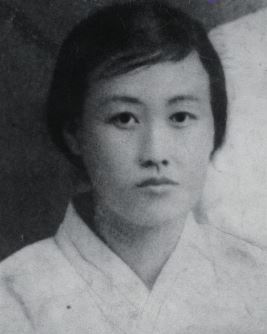 32세의 김신묵 권사…배신여자성경학원 졸업 사진이다. 늦봄 문익환 아카이브