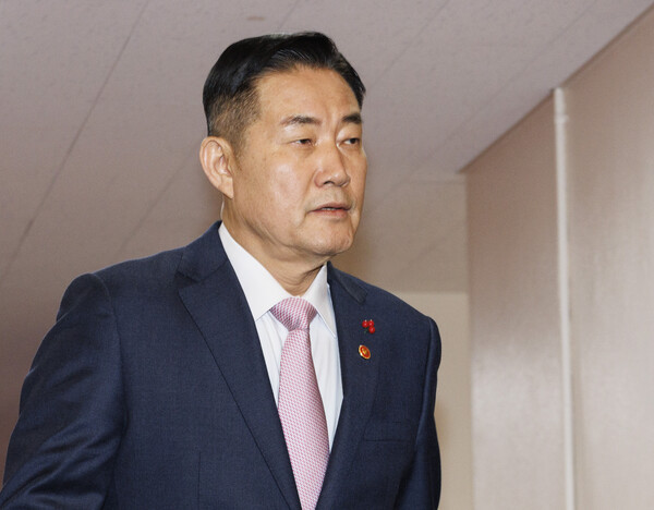 신원식 국방부 장관이 23일 오전 서울 종로구 정부서울청사에서 열린 국무회의에 입장하고 있다. 2024.1.23. 연합뉴스