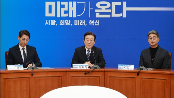 더불어민주당 이재명 대표가 2일 오전 국회에서 열린 인재영입식에서 발언하고 있다. 민주당은 총선 13호, 14호 영입인재로 언론 분야의 이훈기 전 OBS 기자와 노종면 전 YTN 기자를 발탁했다. 2024.2.2. 연합뉴스