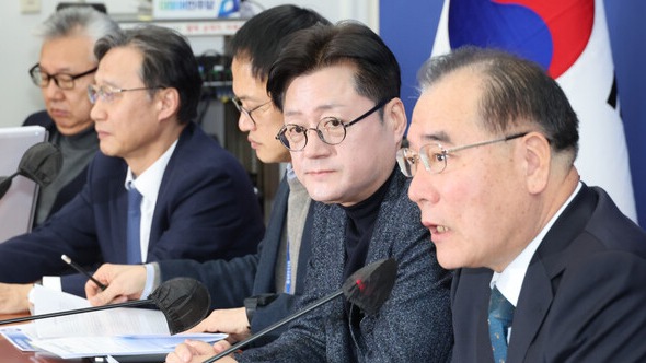 더불어민주당 이개호 정책위의장(맨 오른쪽)이 25일 국회에서 정책조정회의를 하고 있다. 2024.1.25. 연합뉴스