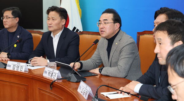 더불어민주당 박홍근 민주개혁진보 선거연합 추진단장이 8일 국회에서 기자간담회를 하고 있다. 2024.2.8. 연합뉴스