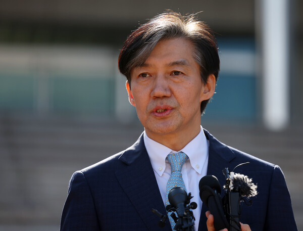 조국 전 법무부 장관이 13일 부산 민주공원에서 기자회견을 열고 신당창당을 선언하고 있다. 조 전 장관은 "무능한 검찰독재정권 종식을 위해 맨 앞에서 싸우겠다"며 신당 창당을 공식 선언했다. 2024.2.13. 연합뉴스