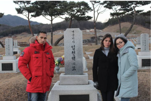 2017년 3월 모국을 방문한 쿠바 애국지사 임천택의 자손들이 국립대전현충원의 증조할아버지의 묘역을 찾았다. 임천택은 에네켄 농장에서 중노동에 시달리면서도 자금을 모아 충칭 임시정부에 보낸 초기 쿠바 한인사회의 지도자 중 한명이었다. [재외동포재단] 시민언론 민들레 