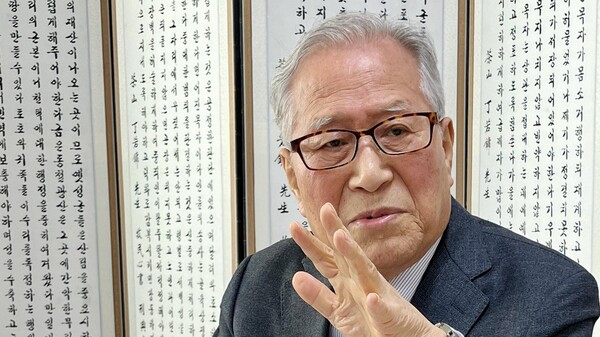 정세현 전 통일부 장관이 지난 14일 서울 마포구 사단법인 한국통일협회 사무실에서 시민언론 민들레와  인터뷰를 하고 있다. 2024.2.15. 김성진 기자 