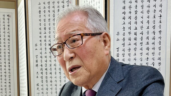 정세현 전 통일부 장관이 지난 14일 서울 마포구 사단법인 한국통일협회 사무실에서 시민언론 민들레와  인터뷰를 하고 있다. 2024.2.15. 김성진 기자 