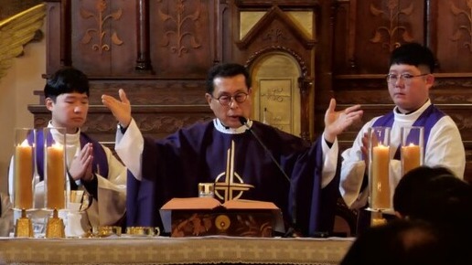 19일 전북 전주 전동성당에서 천주교정의구현전국사제단이 주최한 '오염된 바다, 흔들리는 민주주의를 우려하는 월요시국기도회'가 열리고 있다.2024.2.19. 천주교정의구현전국사제단 유튜브 채널 갈무리