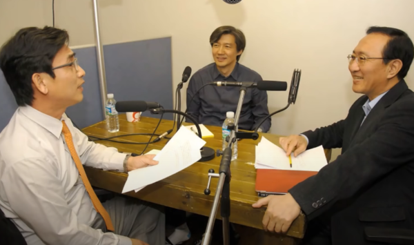 2012년 '저공비행' 팟캐스트에서 이야기하고 있는 유시민, 조국, 노회찬. 화면 갈무리