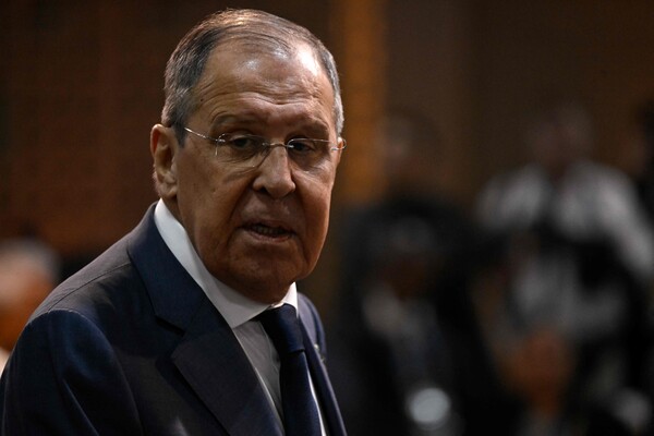 세르게이 라브로프 러시아 외무장관이 21일(현지시간) 브라질 리우데자네이루에서 개막한 주요 20개국(G20) 외교장관회의에 참석하고 있다. G20 회원국 외교장관들은 이번 회의에서 가자지구 및 우크라이나 분쟁에서부터 심화하는 양극화 문제까지 다양한 이슈에 대해 논의할 예정이다. 2024.02.22. AFP 연합뉴스