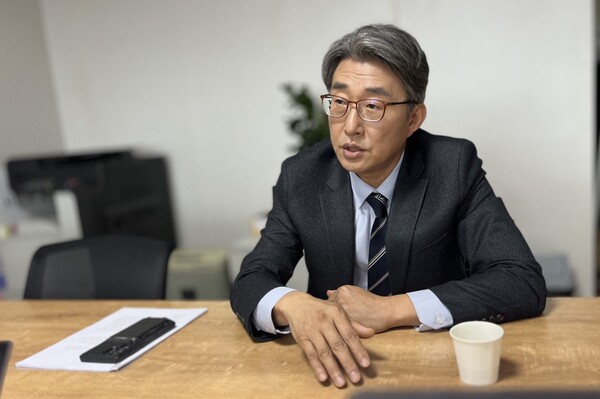 노종면 전 와이티엔(YTN) 기자가 지난 20일 시민언론 민들레 사무실에서 인터뷰를 하고 있다. 2024.2.27. 김성진 기자