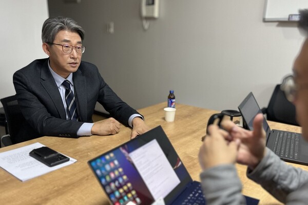 노종면 전 와이티엔(YTN) 기자가 지난 20일 시민언론 민들레 사무실에서 인터뷰를 하고 있다. 2024.2.27. 김성진 기자