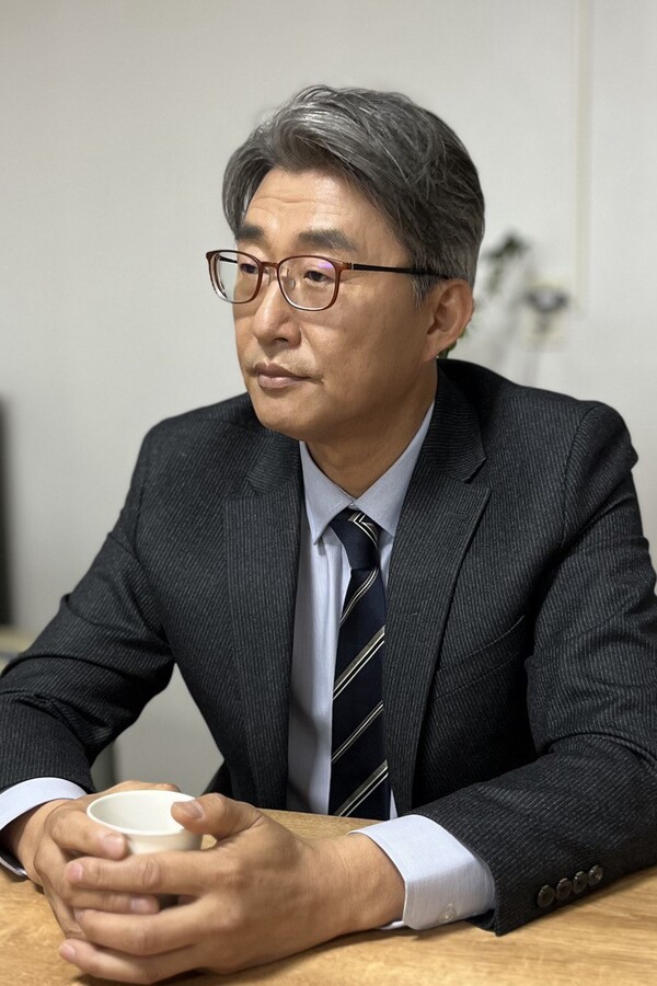 노종면 전 와이티엔(YTN) 기자가 지난 20일 시민언론 민들레 사무실에서 인터뷰를 하고 있다. 2024.2.27. 김성진 기자