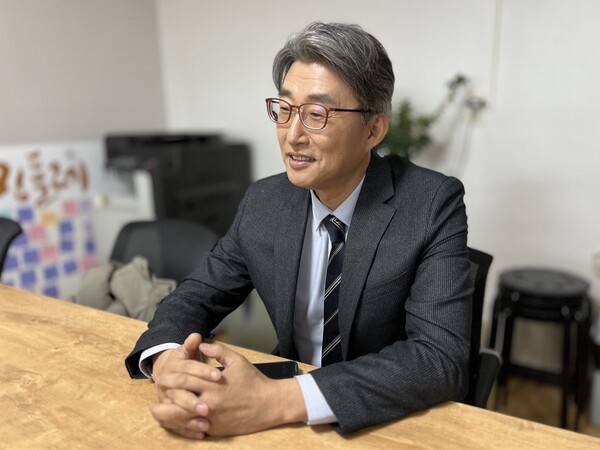 노종면 전 와이티엔(YTN) 기자가 지난 20일 시민언론 민들레 사무실에서 인터뷰를 하고 있다. 2024.2.27. 김성진 기자