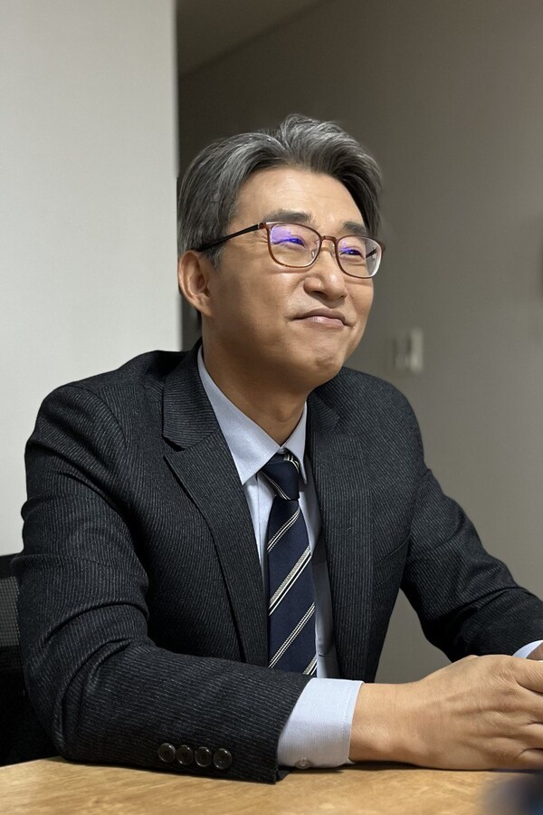 노종면 전 와이티엔(YTN) 기자가 지난 20일 시민언론 민들레 사무실에서 인터뷰를 하고 있다. 2024.2.27. 김성진 기자